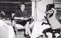 Het schaap Veronica op visite bij Annie M.G. Schmidt, 27 november 1951